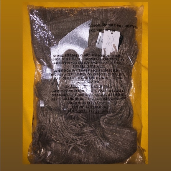 Brown scarf and glove set - Picture 2 of 2